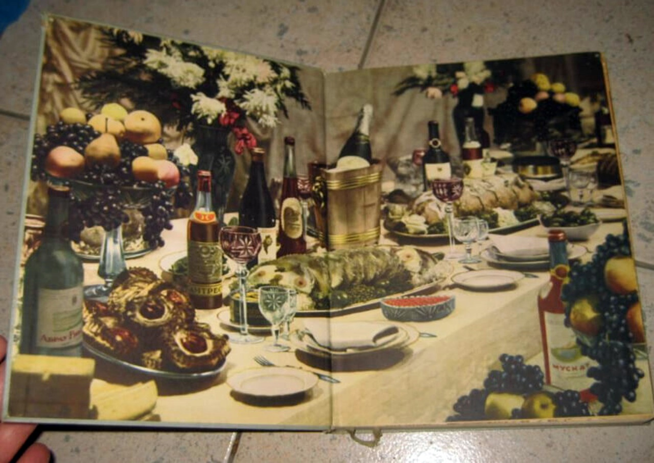 “Книга о вкусной и здоровой пище” починається фантастичною для тих часів картинкою