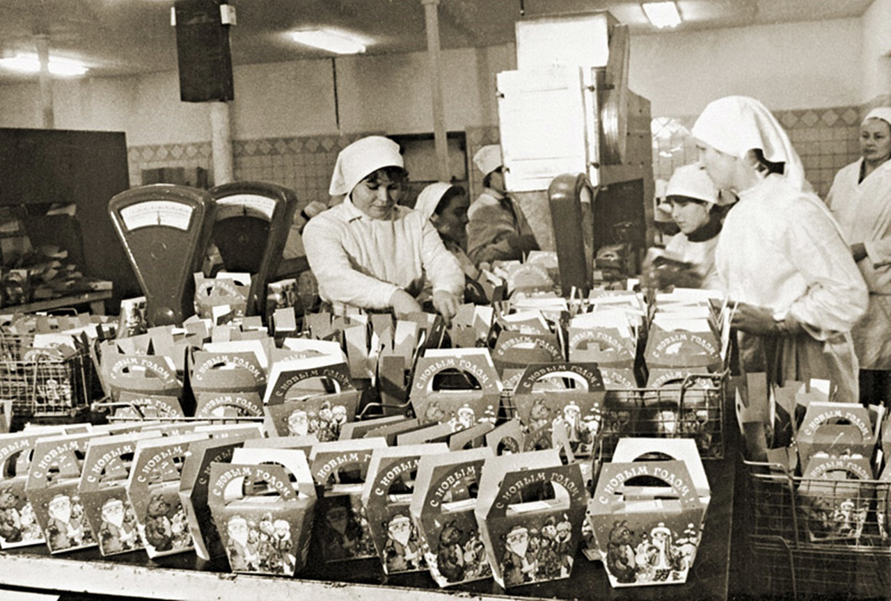 На такій кондитерській фабриці Дід Мороз “знаходив” солодкі подарунки для малечі