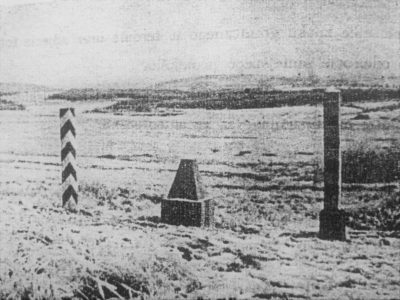 Обеліски біля Сянок (1946 р. зі збірки B. Kochanowicza), Журавину (джерело: twojebieszczady) і Коросно (автор W. Grodzki)