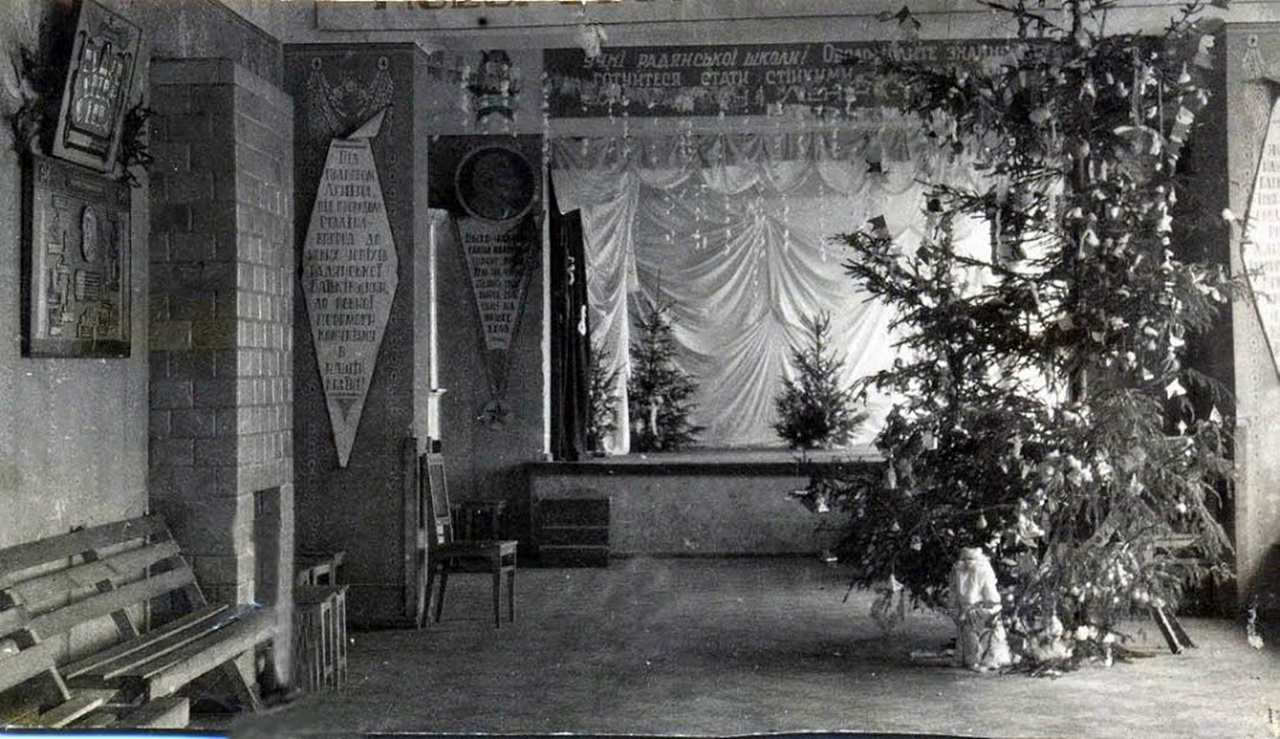 Палац піонерів. Ялинка готова до свята 