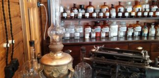 На Львівщині відкрили аптеку-музей винахідника гасової лампи Яна Зега