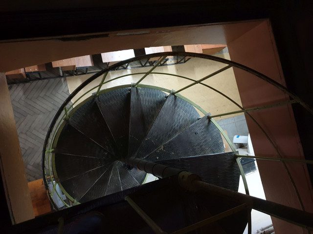 Сходи у підземелля