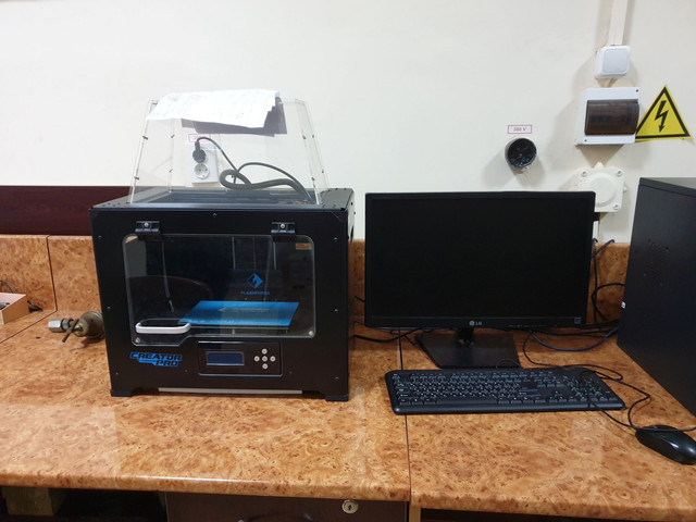 Доволі непоганий 3D принтер на кафедрі