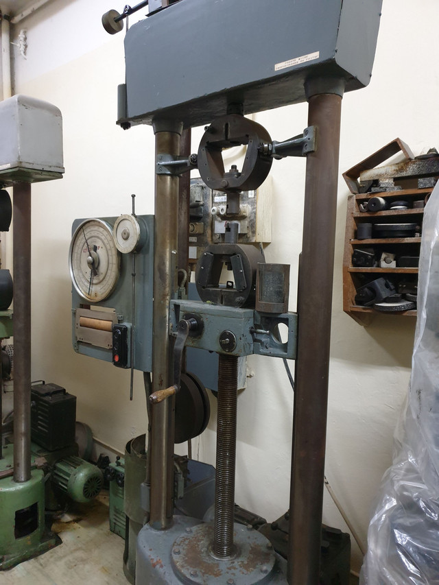 Ще одна машина тортур над залізом