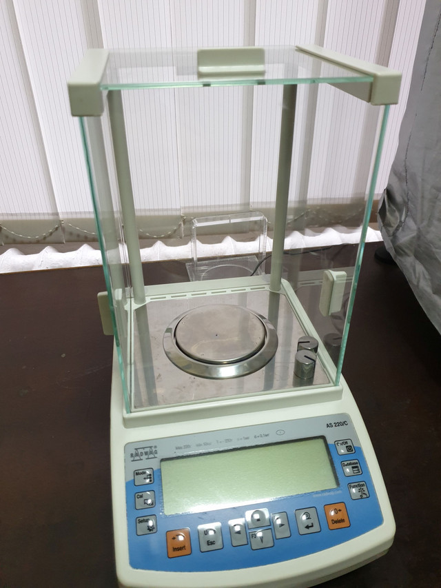 А це надточні ваги для зважування КМ-ок :)