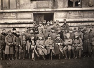 Представники Генерального штабу УГА прибули до Ходорова, де в лютому 1919 року відбувалися переговори Фото: wikimedia Фото: wikimedia