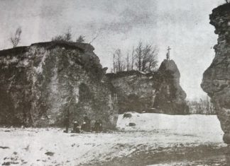 Чортова Скеля. Фото Ч. Павловського з подорожі Академічного Клубу Туристичного. "Путівник по Ґаліції" 1914 р.