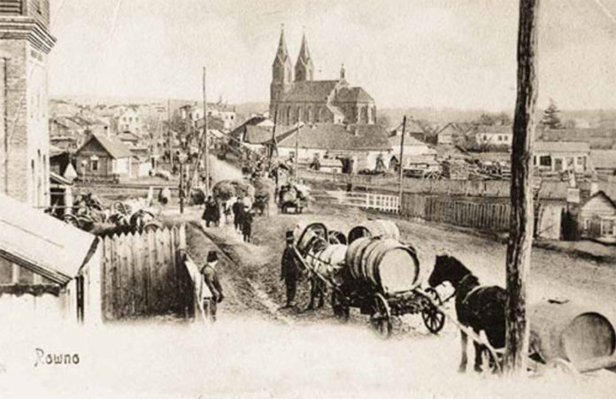 Одна з найдавніших листівок з видом на місто Рівне, поч. ХХ століття