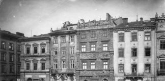 Чорна кам'яниця, фото 1945 р.