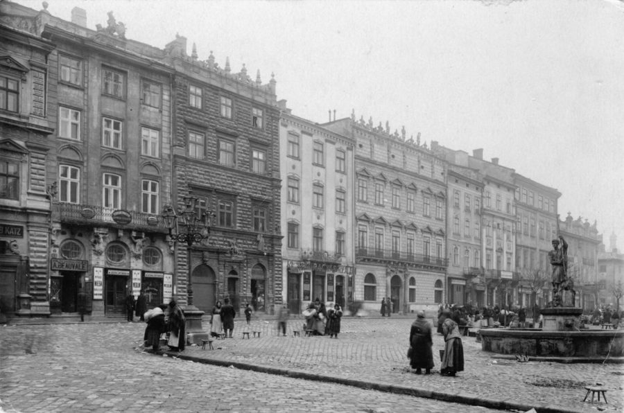 Чорна кам'яниця, фото 1945 р.