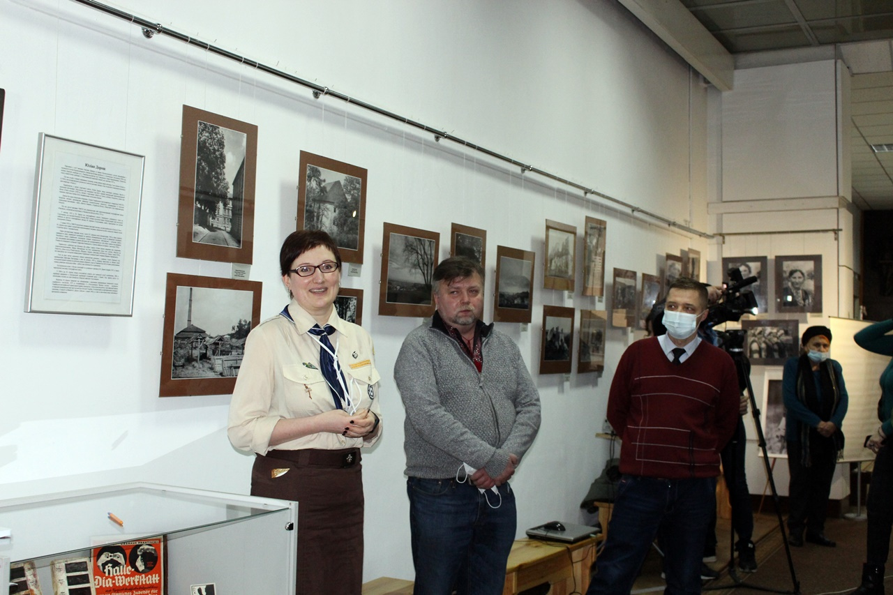 Оксана Скляр, Роман Метельський, Олександр Булига. Відкриття виставки "Ті, хто світлили історію". Рівненський краєзнавчий музей, 17.03.2021 р.