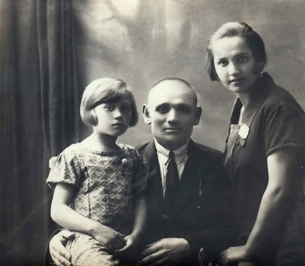 Онуфрій Мацузький з донькою Галиною і Віра, 1930-і рр