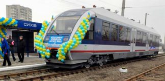Рейковий автобус Pesa 620M на станції Сихів