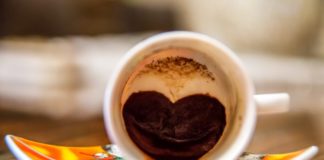 Заглянь в свою філіжанку, або ворожіння на кавовій гущі
