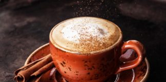 Кава з корицею