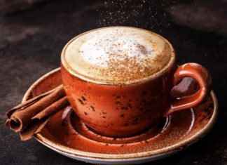 Кава з корицею