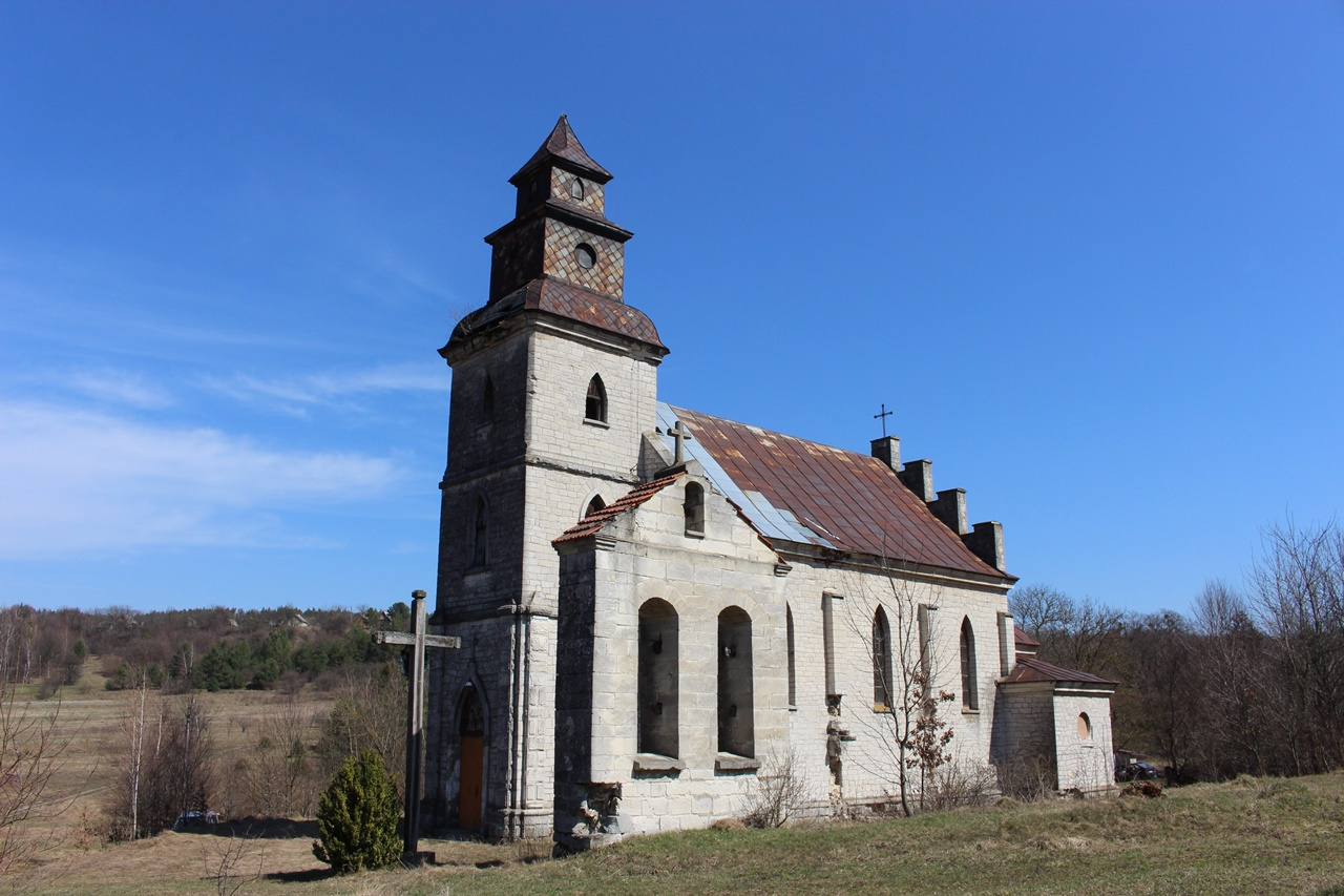 Костел святого Кароля Баромеуша в селі Козаки, квітень 2021 р.