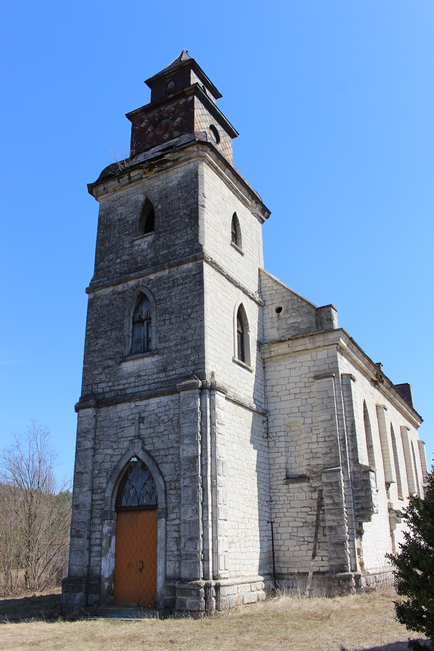 Костел святого Кароля Баромеуша в селі Козаки, квітень 2021 р.