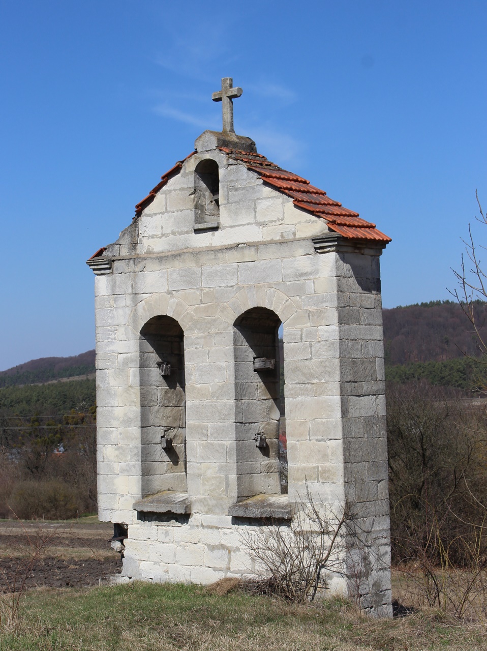Дзвіниця костелу святого Кароля Баромеуша в селі Козаки, квітень 2021 р.