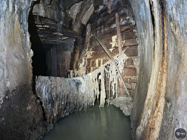 Звуження колектора і поворот ліворуч коло Водоспаду