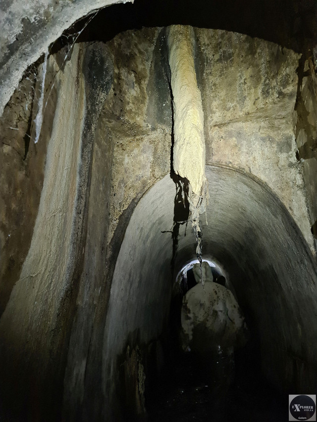 Той же сталактит, проріс вниз на метр а то і більше