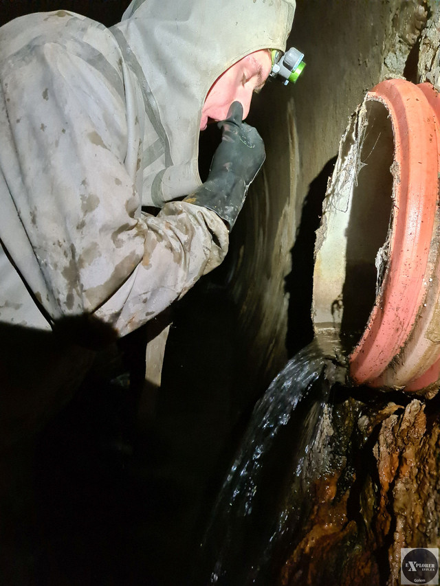 Сурові дігери чухають ніс не знімаючи рукавиць