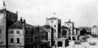 Перший залізничний вокзал Львова, збудований у 1861 році за проектом Людвіка Вежбицького. Фото 1894 р.