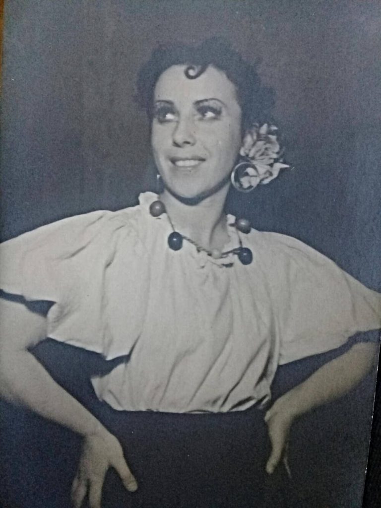 Алла Логошовець в одному з театральних образів