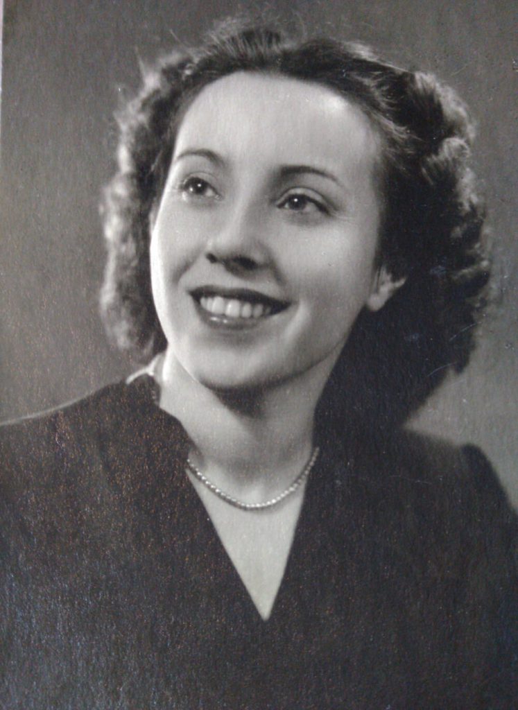 Алла Логошовець, 1954 рік