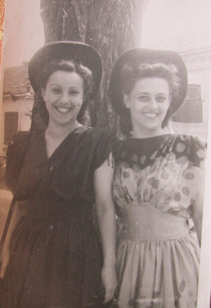 Подруги і в театрі, і в житті – Алла Логошовець (ліворуч) і Тетяна Куровська