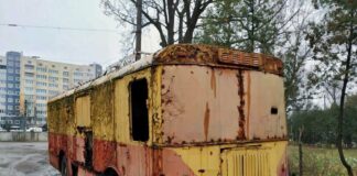 Останній львівський вантажний тролейбус КТГ-1 на території тролейбусного депо. 2018 р. Автор фото – Роман Зарума