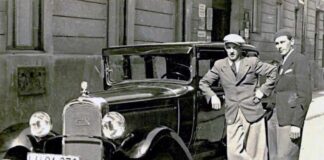 Автомобіль Citroen Six на львівській вулиці