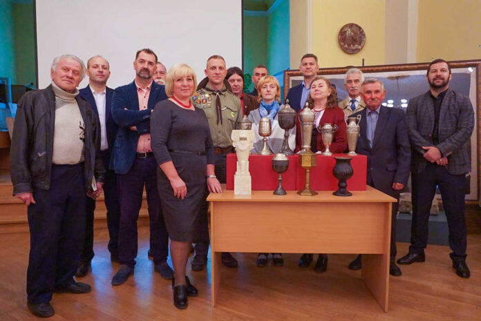 Доповідачі та слухачі на науковій конференції «Українська тіловиховна традиція». Львів, вул. Лисенка, 23 а; 19 травня 2021 р. Світлина Павла Гладиша.