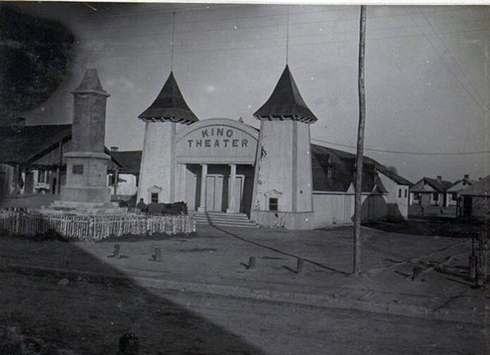 Кінотеатр в с. Стоянів на Львівщині, поч. ХХ ст.