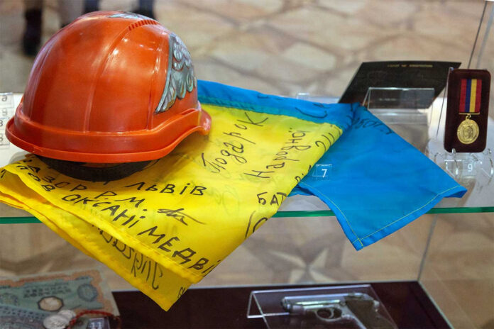 Експозиція виставки "Львівський історичний музей - Незалежній Україні"