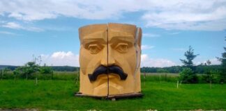 Фігура Івана Франка біля Державного історико-культурного заповідника «Нагуєвичі». Фото Богдана Лазорака