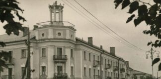 Житловий будинок з гастрономом “Ровно” на першому поверсі