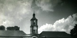 Двір замку в Олиці, 1934 рік. Фото видатного польського фотомайстра Яна Булгака