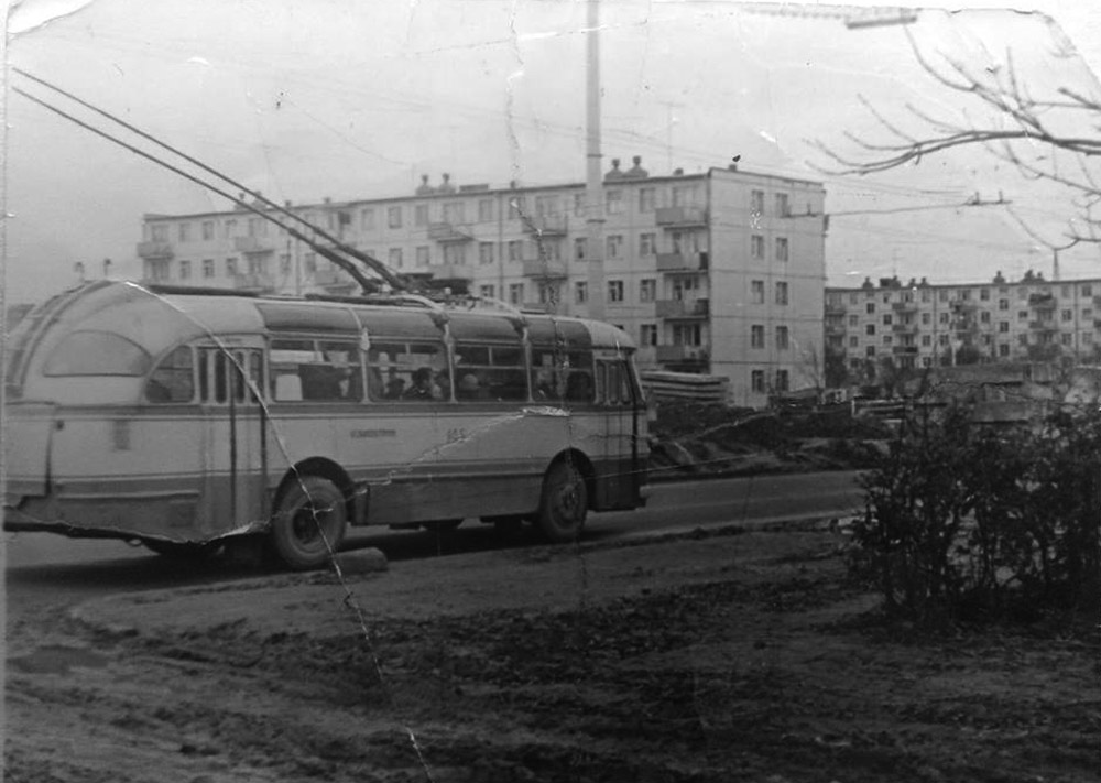Тролейбус ЛАЗ-695Т з інв. № 145 на тролейбусному маршруті № 9 на вулиці Любінській. 1969 рік. Фото Дмитра Матушкіна