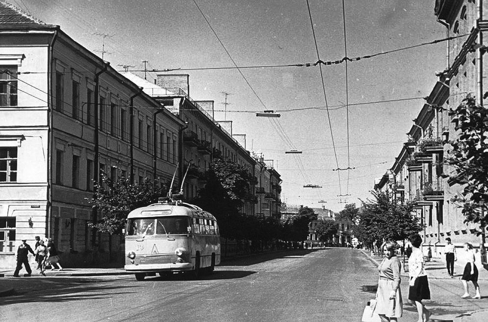 Тролейбус «Київ-5ЛА» на вулицях Полтави. 1964 р.