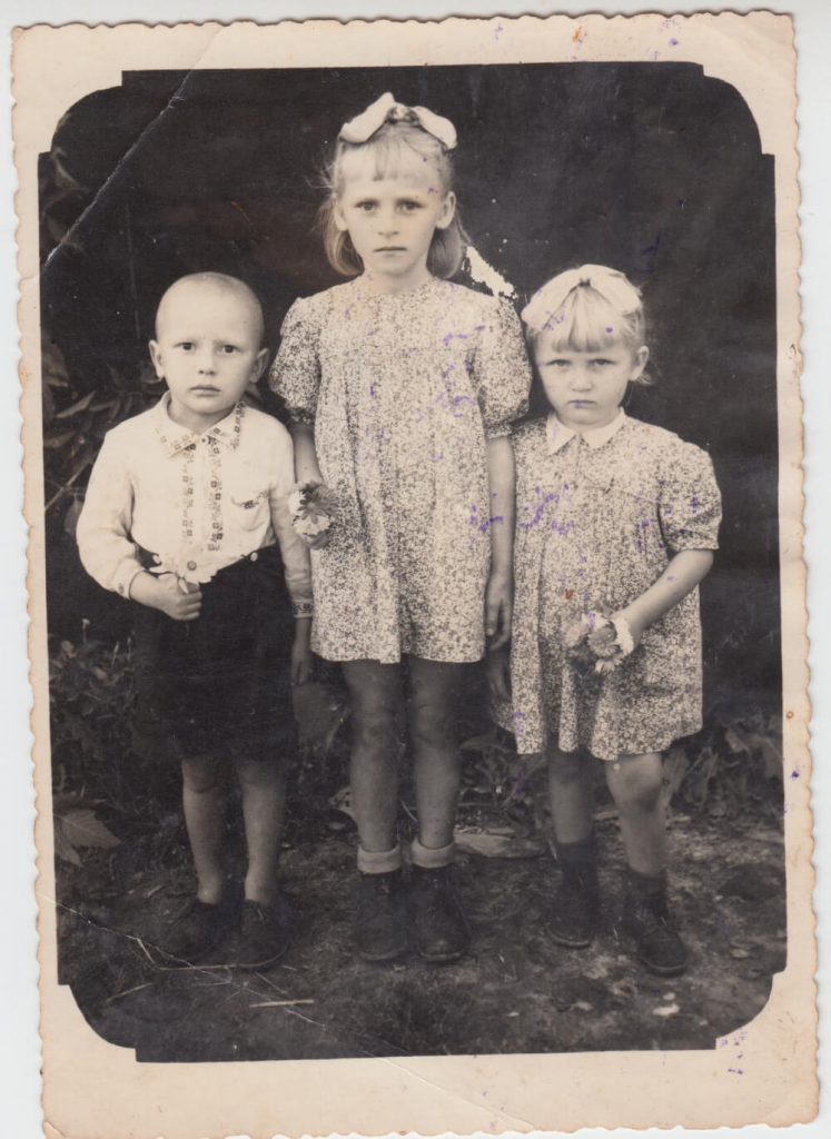 Діти двоюрідного брата Тетяни Мельничук Павла Кульби, 1950-і роки.