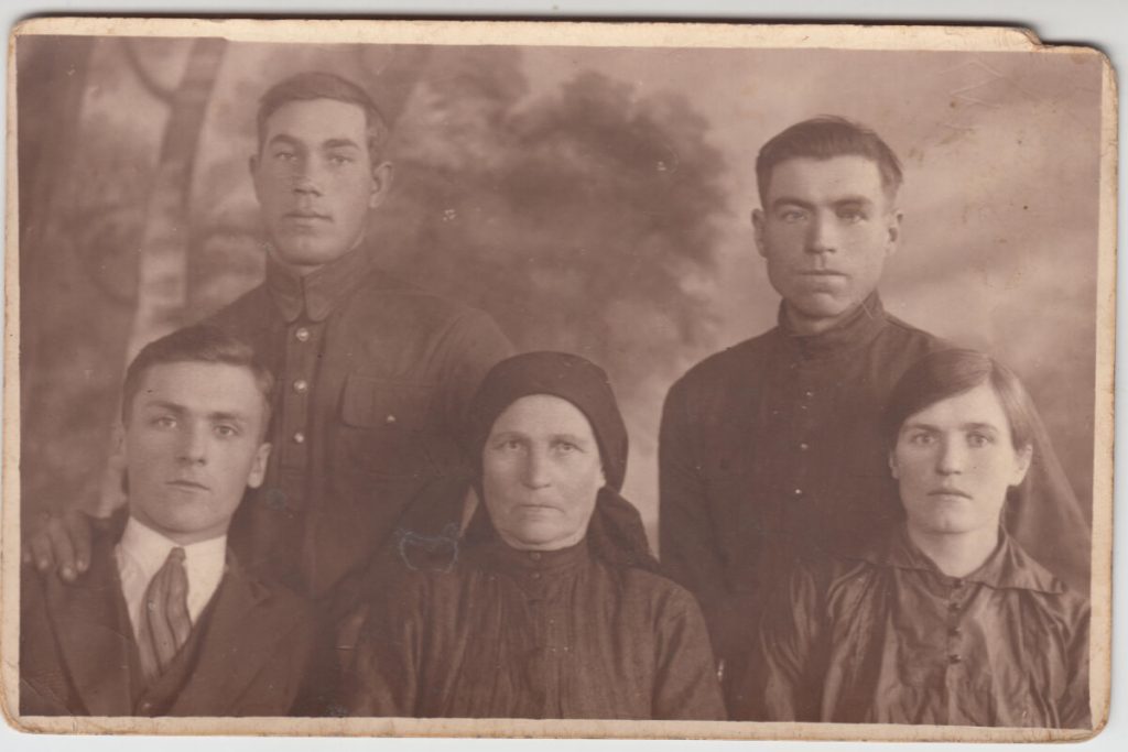 Родина Мельничуків, 1930-і роки