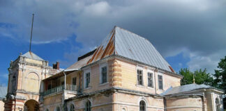 Локальні розбірки на тлі розбурханої стихії, або прихід військ Хмельницького до володінь Жевуських у Роздолі