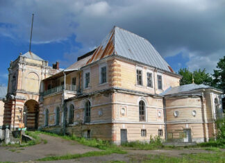 Локальні розбірки на тлі розбурханої стихії, або прихід військ Хмельницького до володінь Жевуських у Роздолі