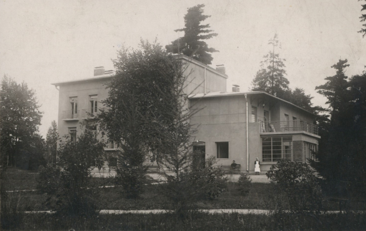 Одна із вілл на території курорту в Любені Великому