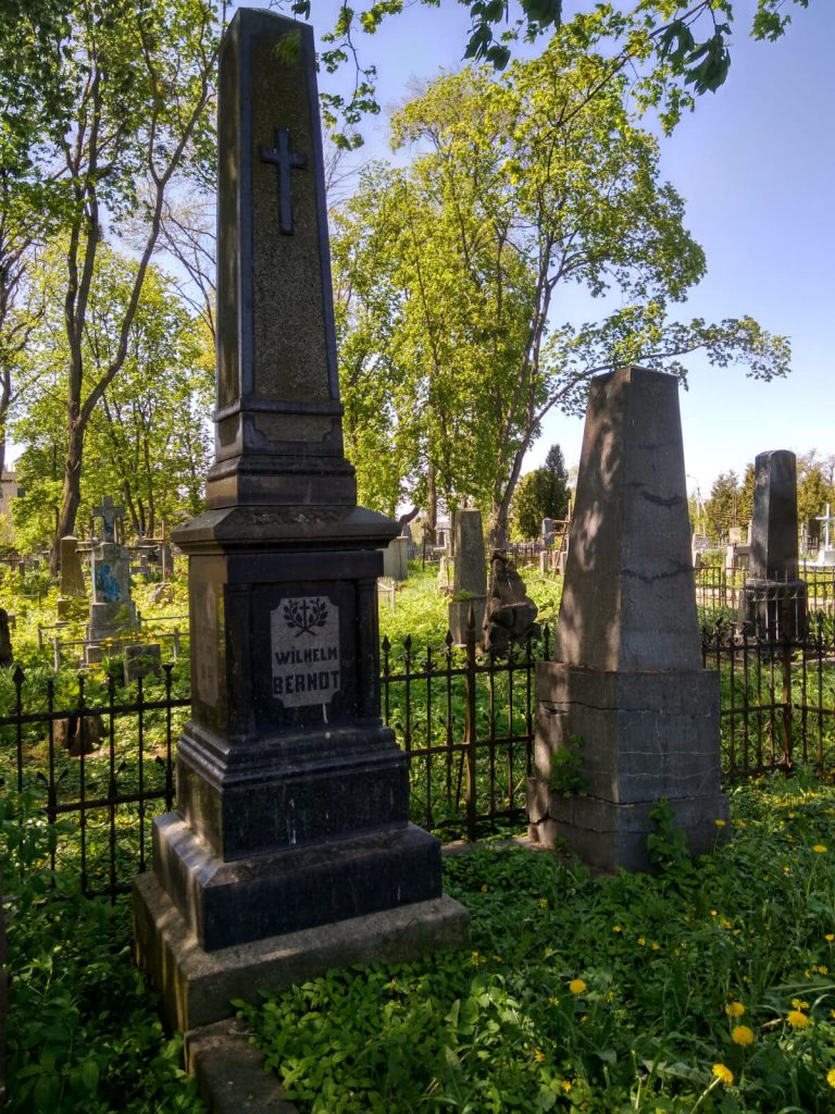 Могили батьків Оттомара Берндта