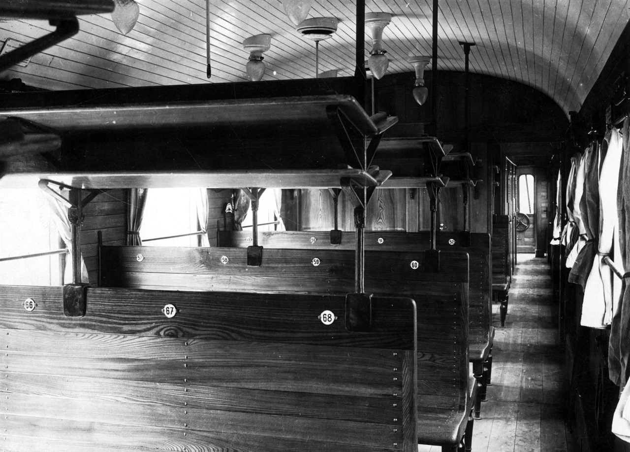 Салон приміського вагону