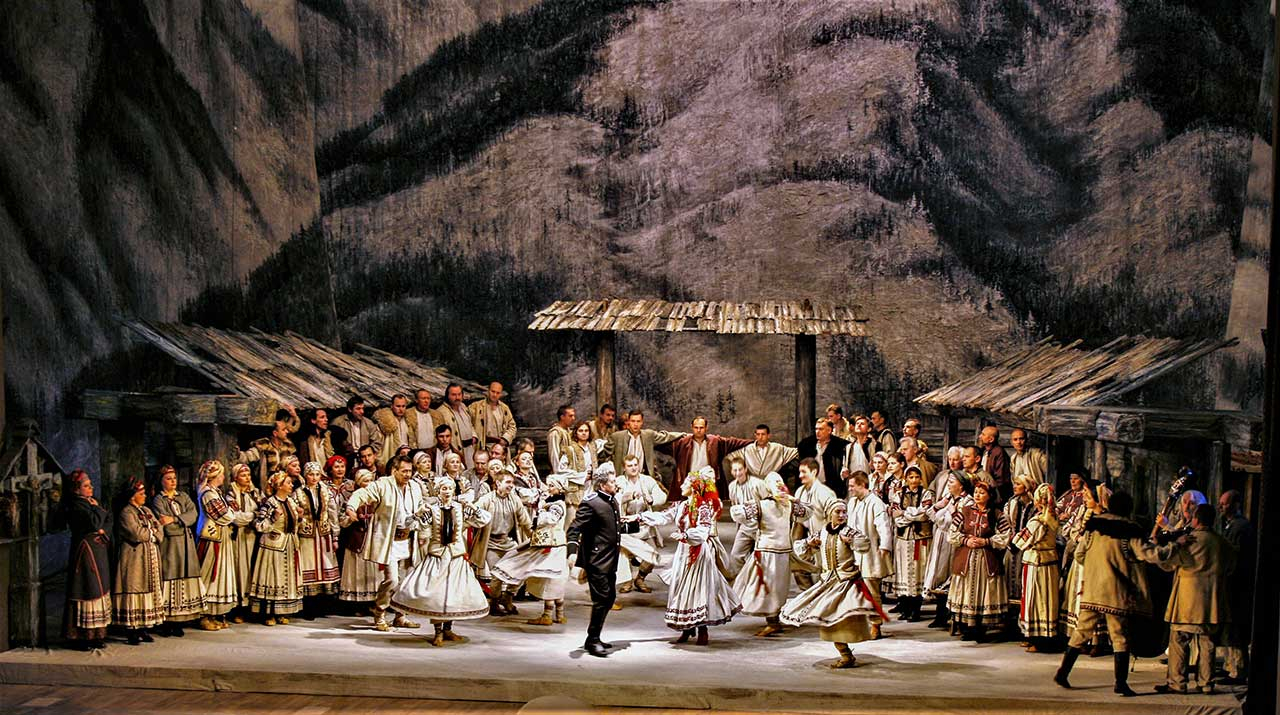 Сценографія до опери Ю. Мейтуса «Украдене щастя»