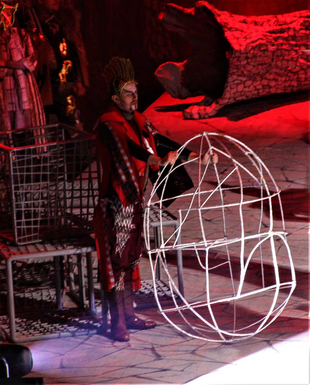 Клітка як обмеження волі, як наслідок аморальних вчинків або злочинної діяльності