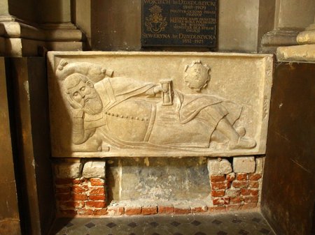 Надгробна плита Станіслава Ганеля з латинської катедри. Фото з https://zaxid.net/